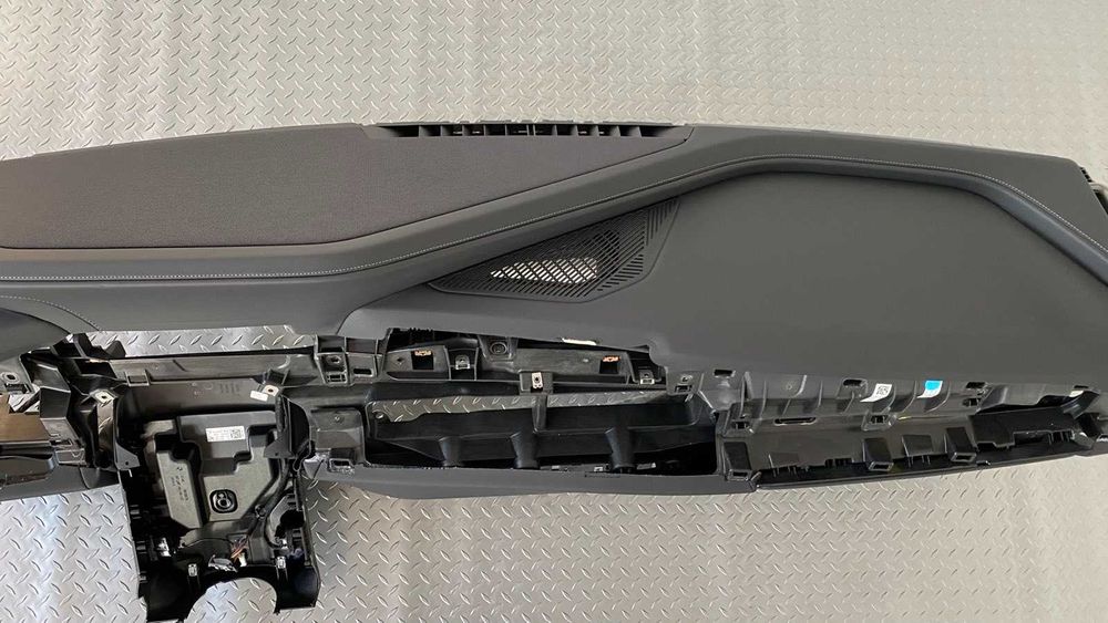 Като Ново Табло BMW 7 i7 G70 Черно със сив шев