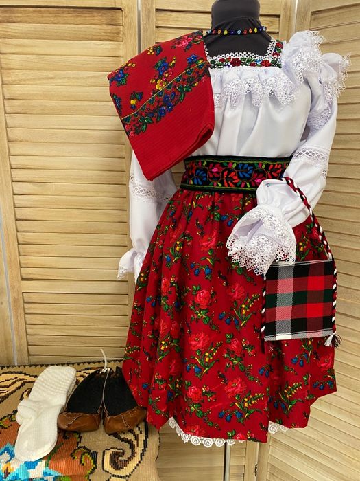 Costum popular doamne de Maramureș