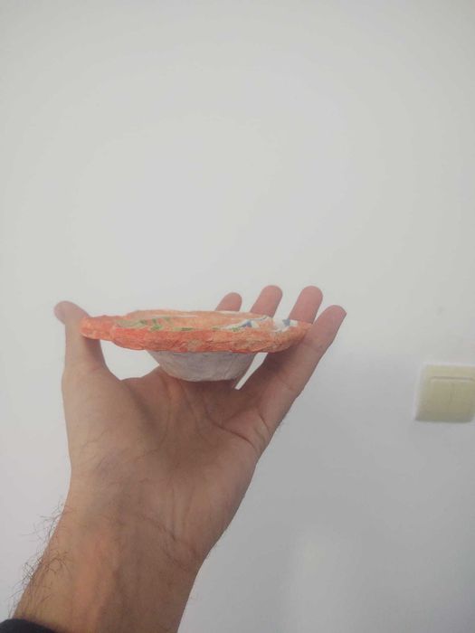 Mici boluri handmade și pictate manual din papier mache