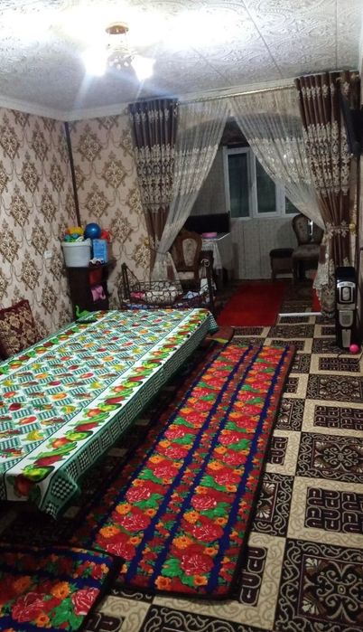 dom 1 etaj 2 xonalik qilingan suv xojatxona bor