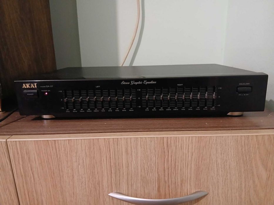 Тунер Marantz ,еквалайзер AKAI