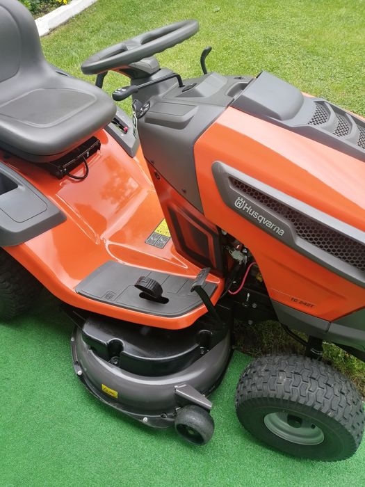 Tractoras gazon husqvarna TC 242 T 764 cc. Stare Impecabilă!