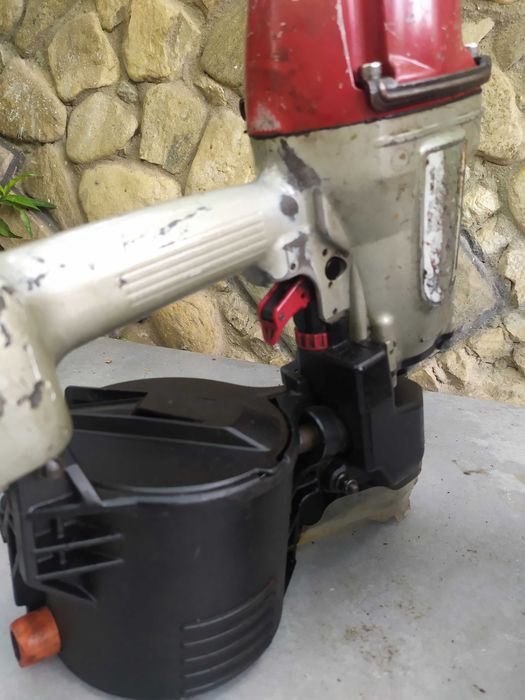 Пневматични такери за големи пирони до 90 мм. .Reich / MAX