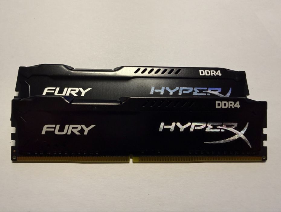 Продам две планки оперативной  памяти xyper fury  по 8 гб 8+8=16