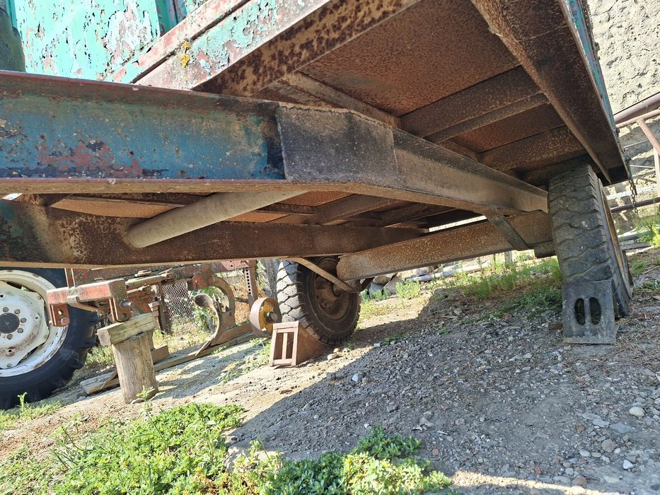 Tractor  U 445  cu plug și remorcă