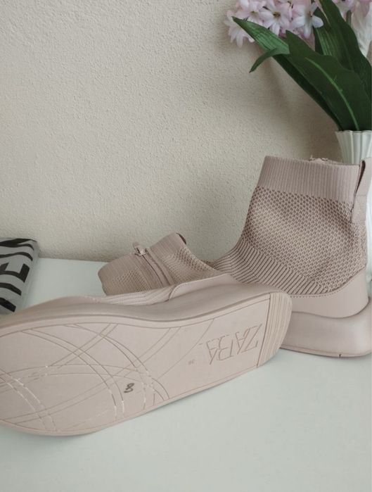 Кечове на Зара цвят пудра