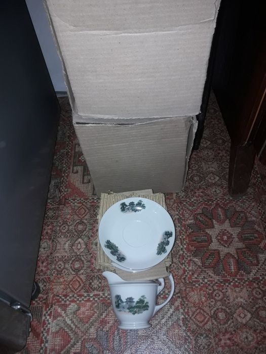 Молочник + 6 десертных тарелок