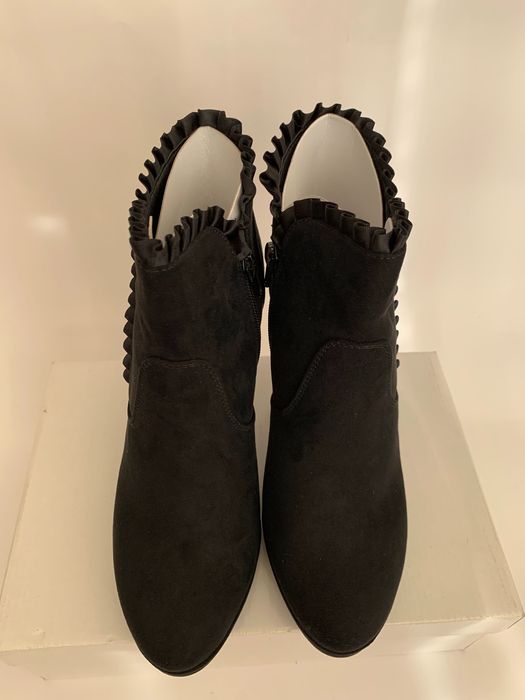 Елегантни черни боти, размер 38