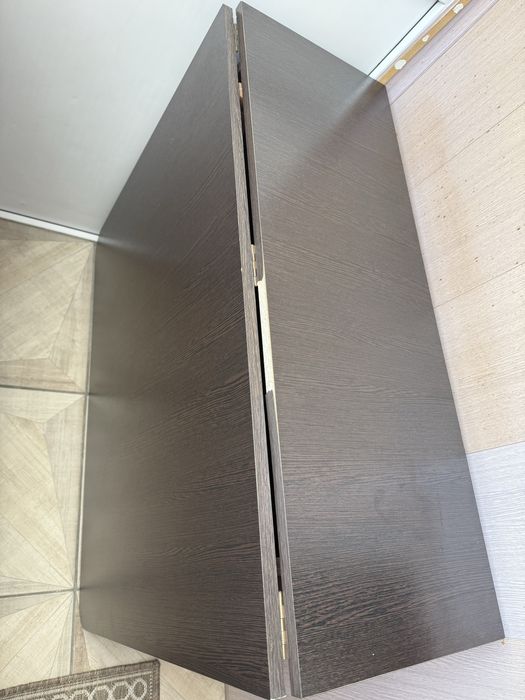 Продам стол книжку