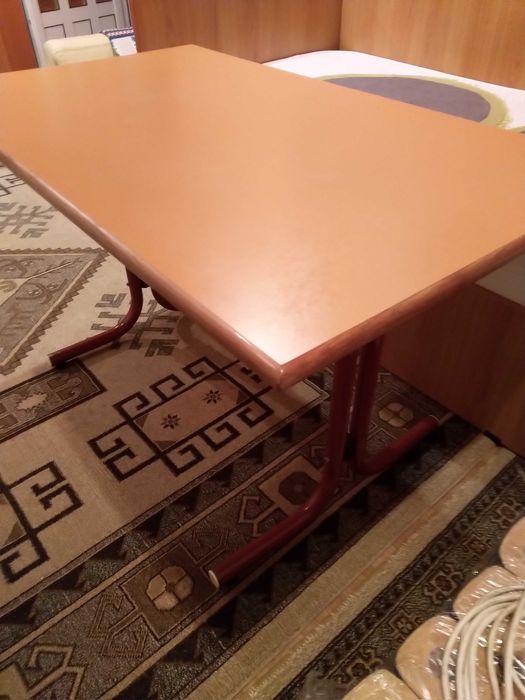 Vând masă de bucătărie