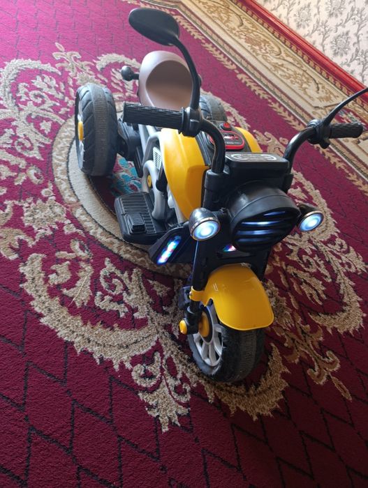 Detskiy motatsikl sotiladi 
Aybi yoq. Tekshir