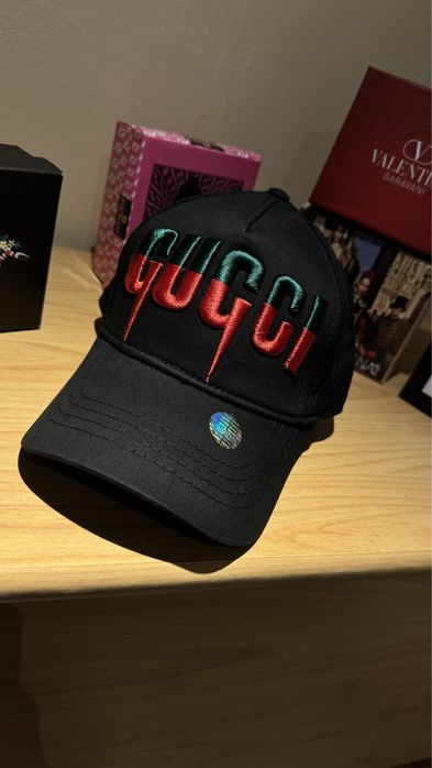 Sapca Gucci.