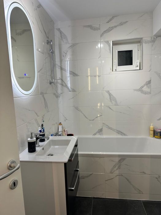 Proprietar, vand apartament cu 2 camere mobilat + loc de parcare subte