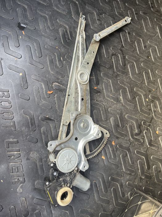 Продам механизм стеклоподьемника камри 40 водительский