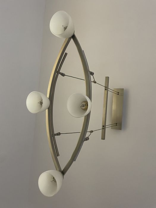 Пендел  с бели чашки