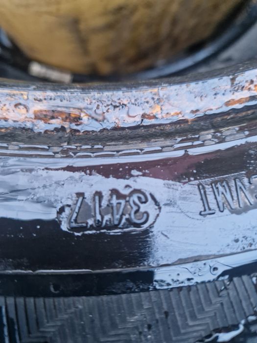 Vând doua cauciucuri de iarna