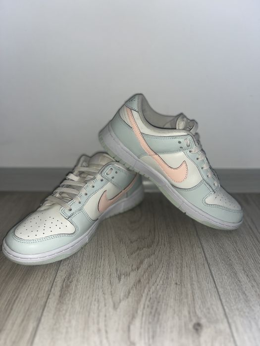 NIKE DUNK LOW Barely Green