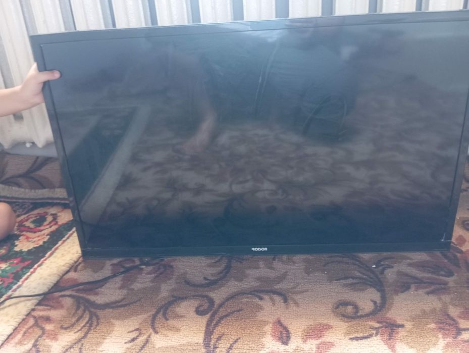Roison 32 dyuym led televizor sotiladi televizor yaxshi holata toza