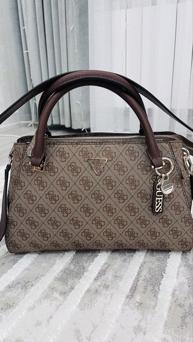 Сумкт Guess из Америки