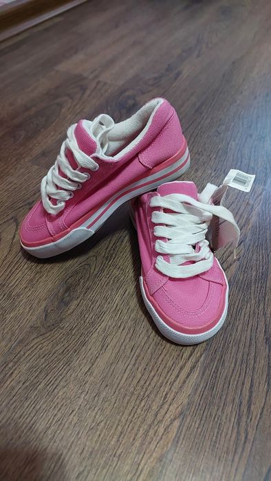 Продаю кеды на девочку