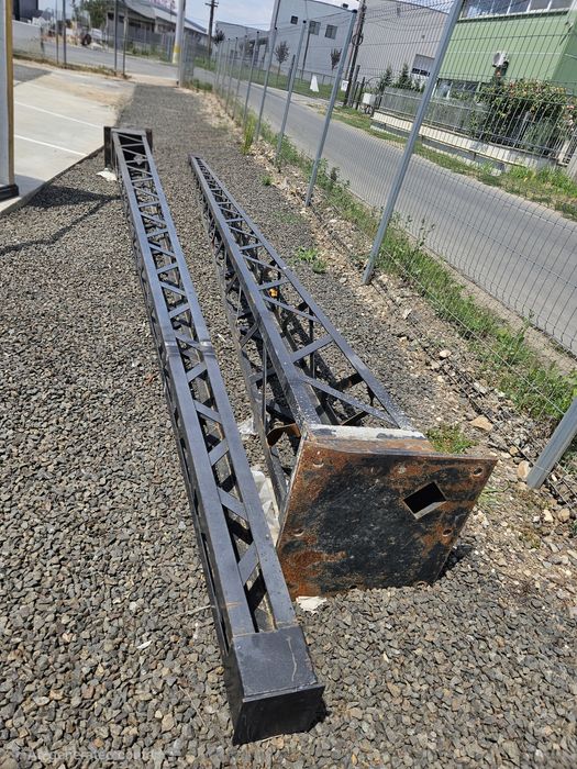 Vând 2 stâlpi metalici conici, înălțime 7.4 m