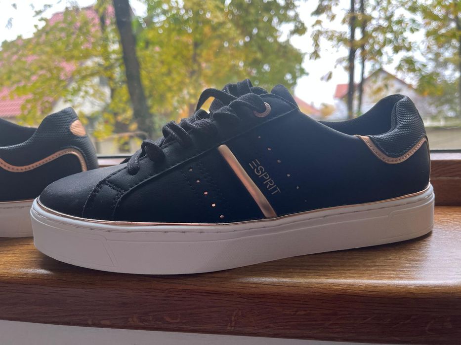 Adidasi Esprit stare perfectă