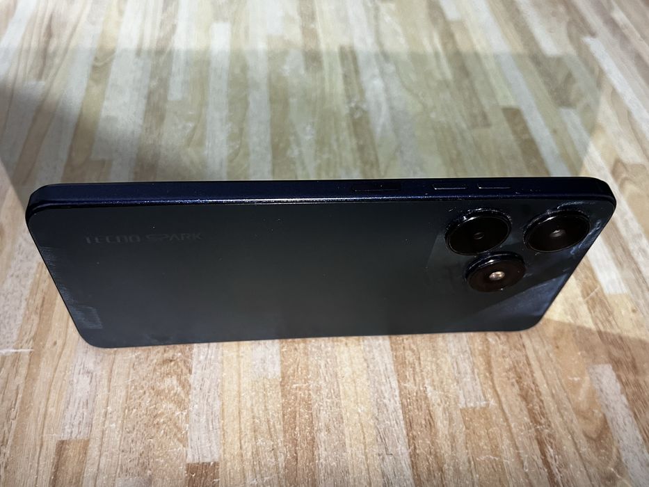 TECNO SPARK 10 128GB в хорошем состояни