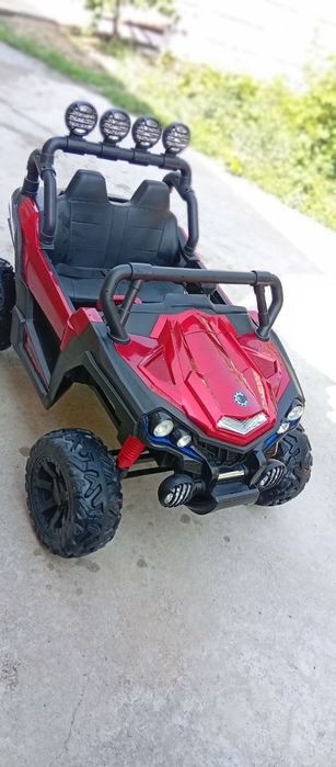 Bolalar mashinasi katta