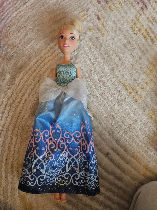 Кукли Барби на Дисний герой 50лв за всеки кукли заедно вс