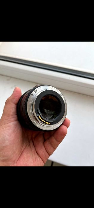 Продам объектив Canon 85mm 1.8