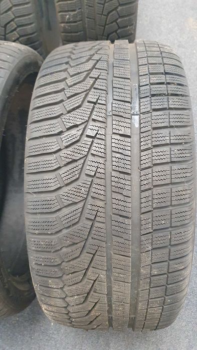 Зимни гуми 20” Hankook – 245/40/20 + 275/35/20, 7.9 мм Спорт пакет