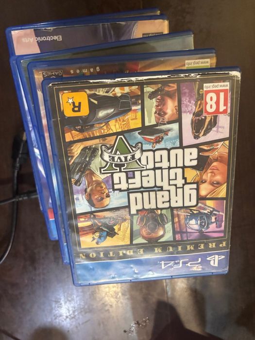 PS4 Плейстейшън конзола
