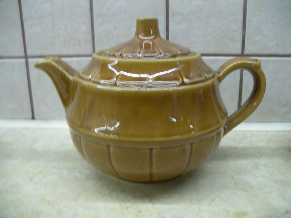 Стар сервиз за кафе и чаи.