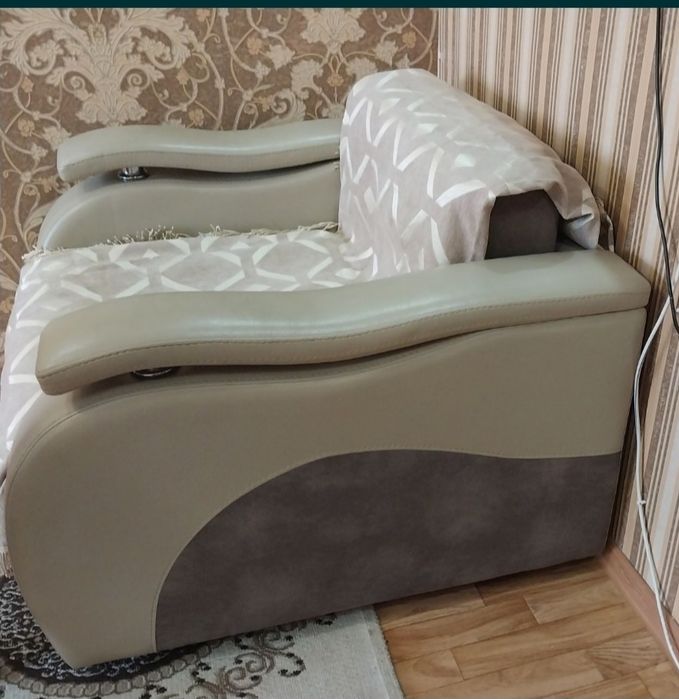 Срочно продам Диван +кресло