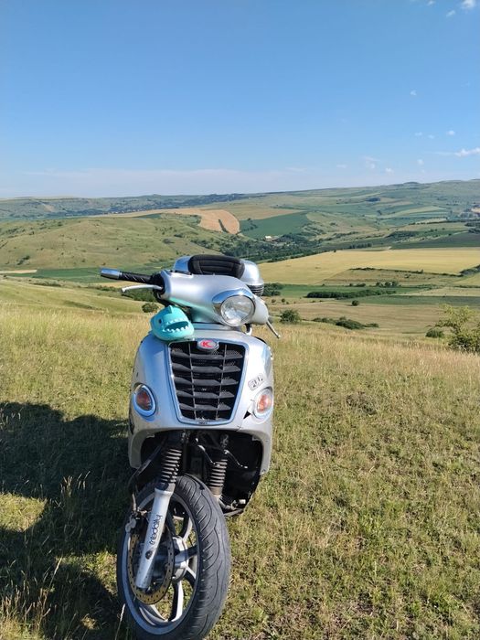 Vând sau schimb scuter kymco 250cc 4t