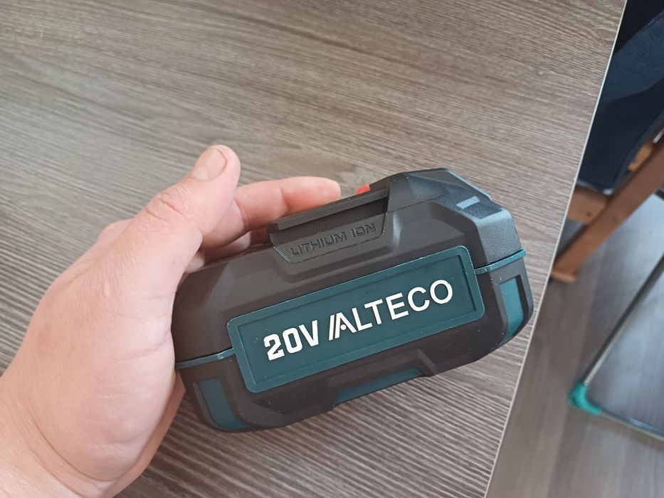 Батарея новая на электроинструмент