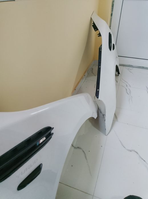 Продавам комплект предни калници за BMW E60 (ляв + десен).
Комплек