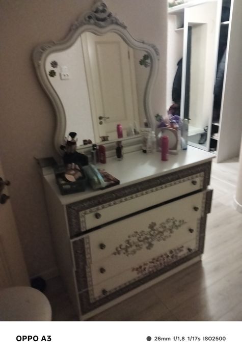 Продается спальный гарнитур