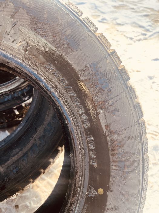 Продам шины зимные шипы