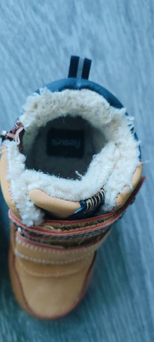 Два чифта зимни обувки за момче