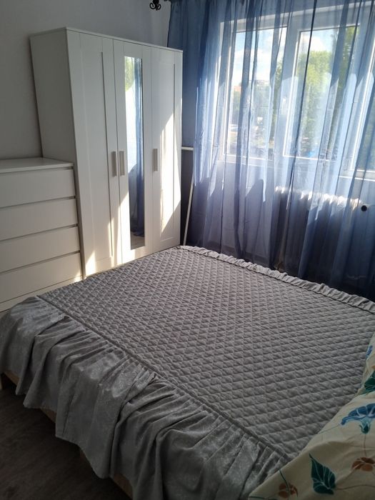 Închiriez apt 3 camere zona Podgoria etaj 1