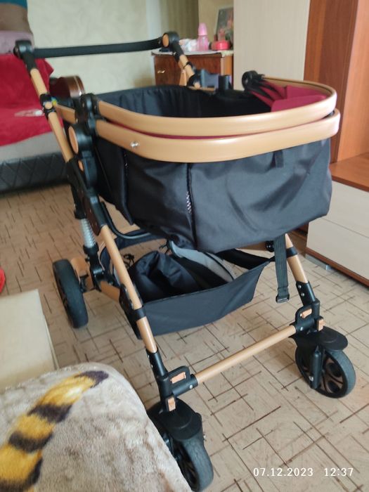Коляска детская в хорошем состоянии, есть 3 положения