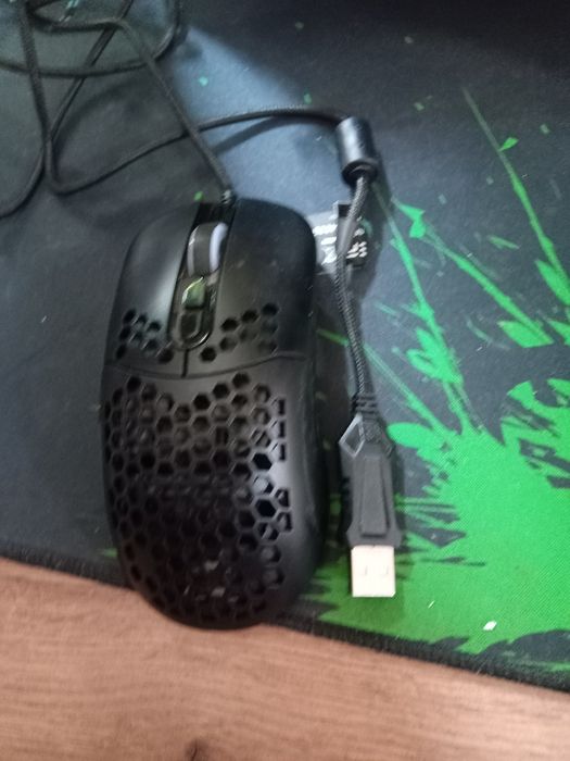 Vând mouse gaming