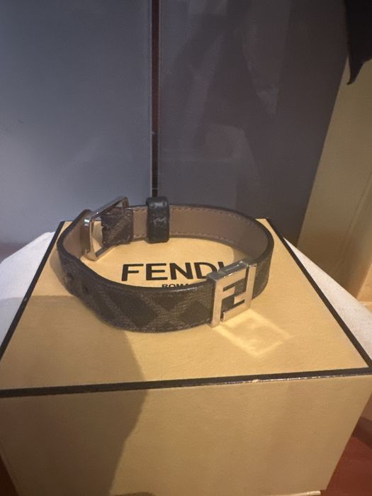 Fendi гривна