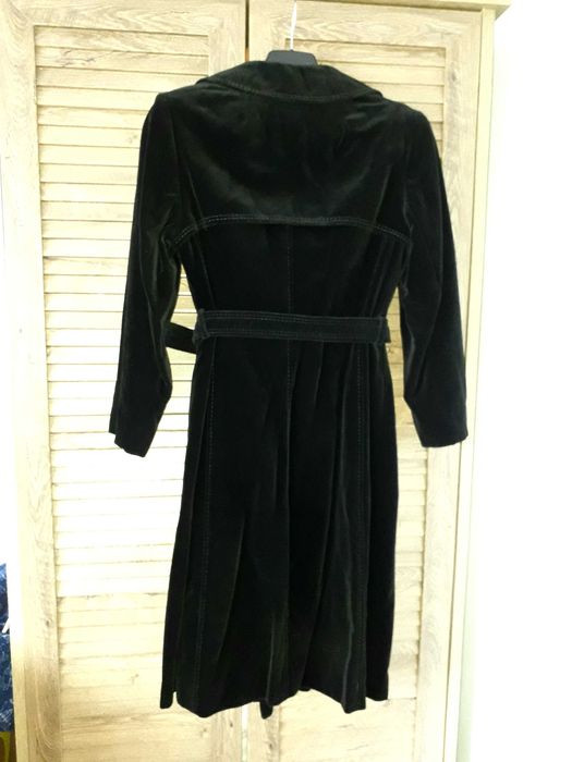 Палто-тренчкот от натурално топло кадифе.