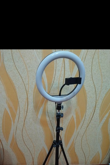 Продам лампу кольцевую