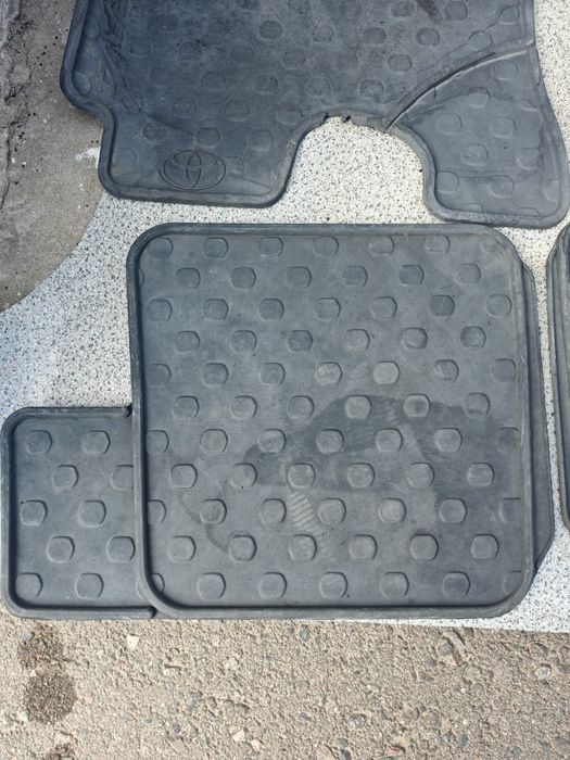 Резиновые коврики полики Рав4