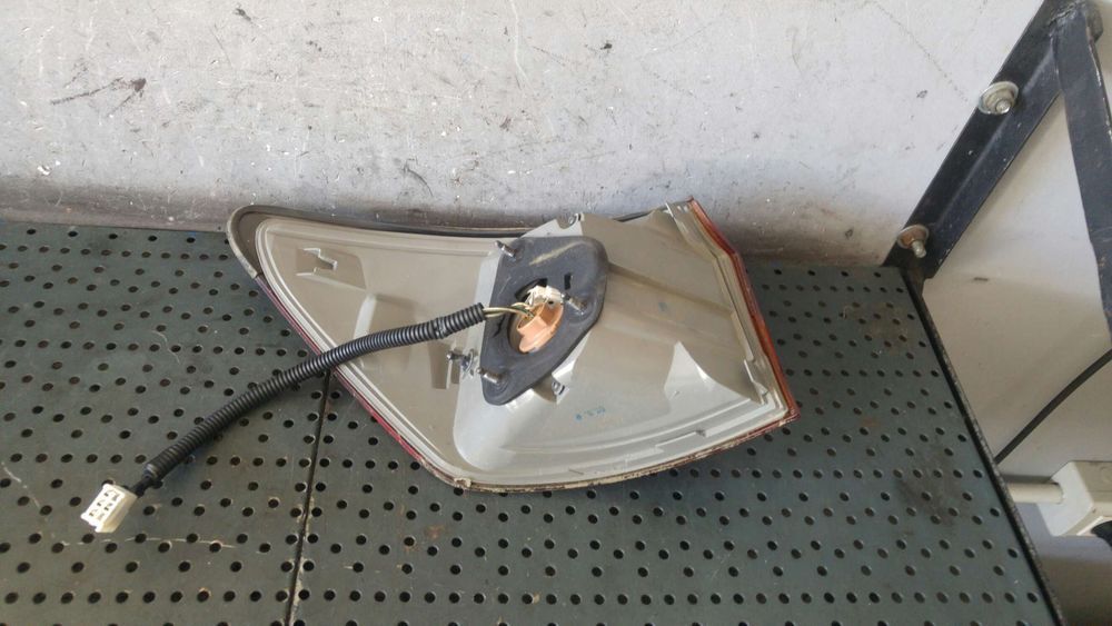 Stop tripla lampa dreapta aripa lexus is 1090037 e111183