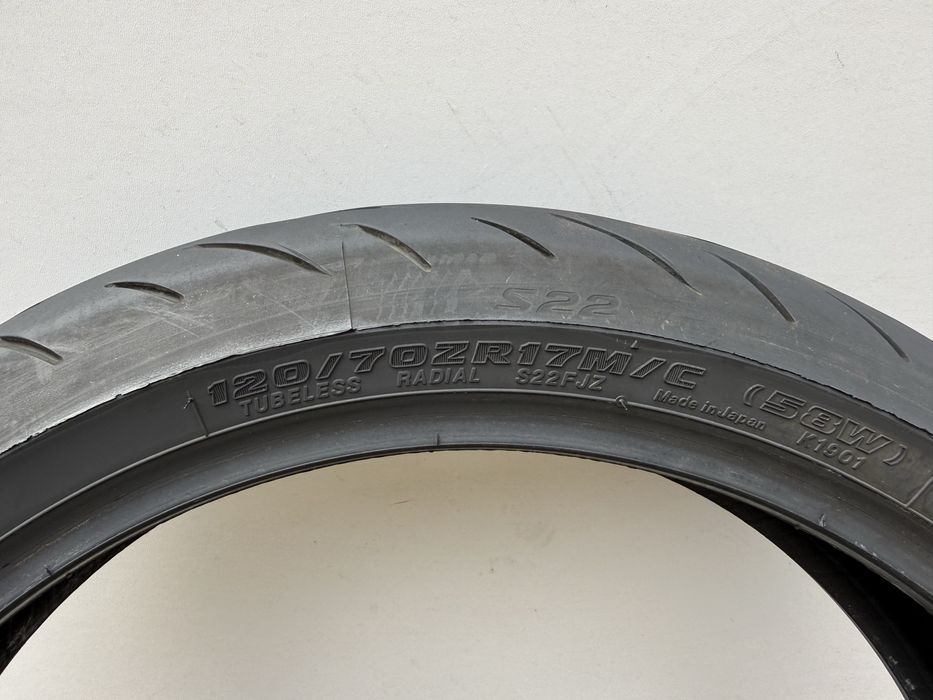 120/70/17 Bridgestone Battlax hyperaport dot 2022