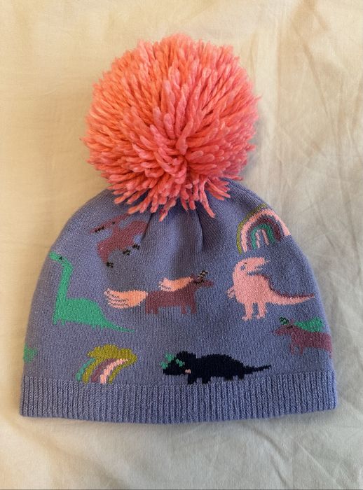 Caciula tricotata Next, cu dinozauri, 50 cm. 1-2 ani